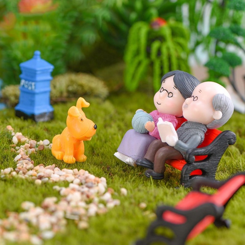 Mini Couple Figures Grandma Gr - огляд і ціна Model Kit In Era