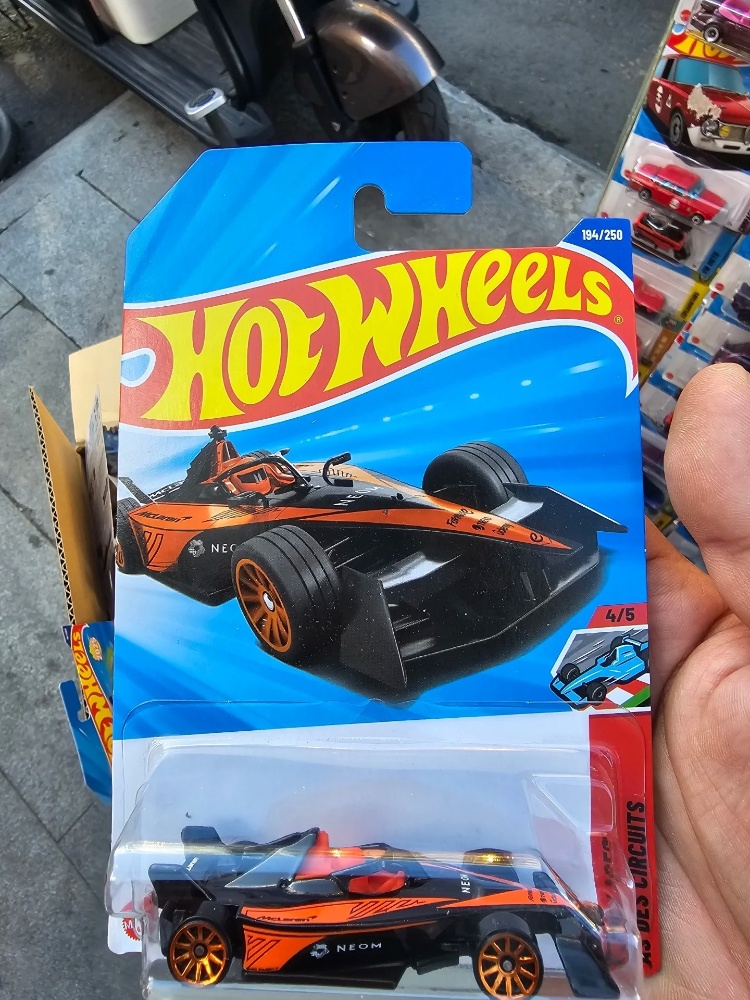 New Hot Wheels 2025 N Case, Po - огляд і ціна Model Kit Bmw