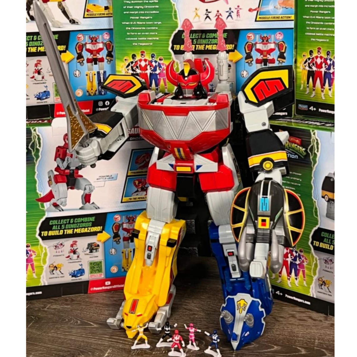 Anime ULTIMATE MEGA THUNDERZOR - огляд і ціна Model Kit Megazord